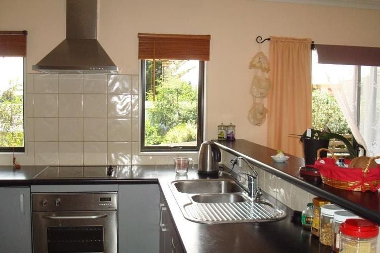 Photo of property in 43 Blease Street, New Lynn, Auckland, 0600