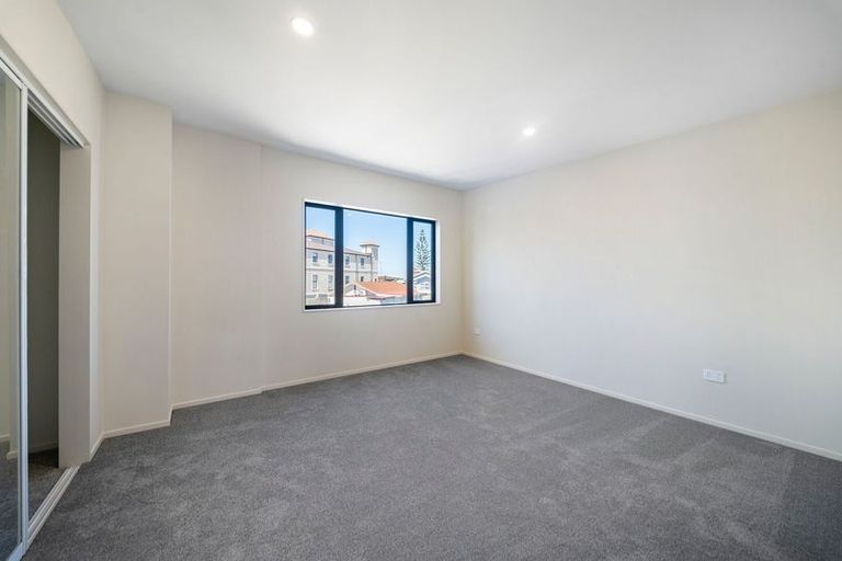 Photo of property in 8/2 Nikau Street, New Lynn, Auckland, 0600