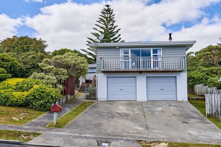 Photo of property in 11 De Castro Place, Titahi Bay, Porirua, 5022