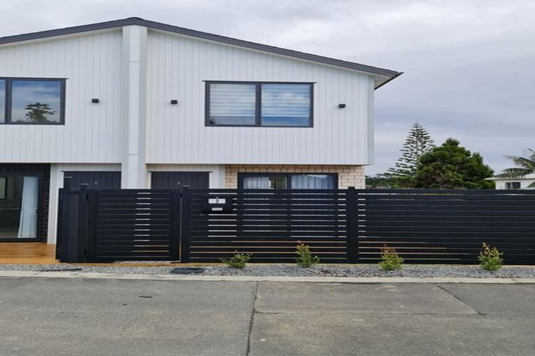 Photo of property in 3/532 Glenfield Road, Glenfield, Auckland, 0629