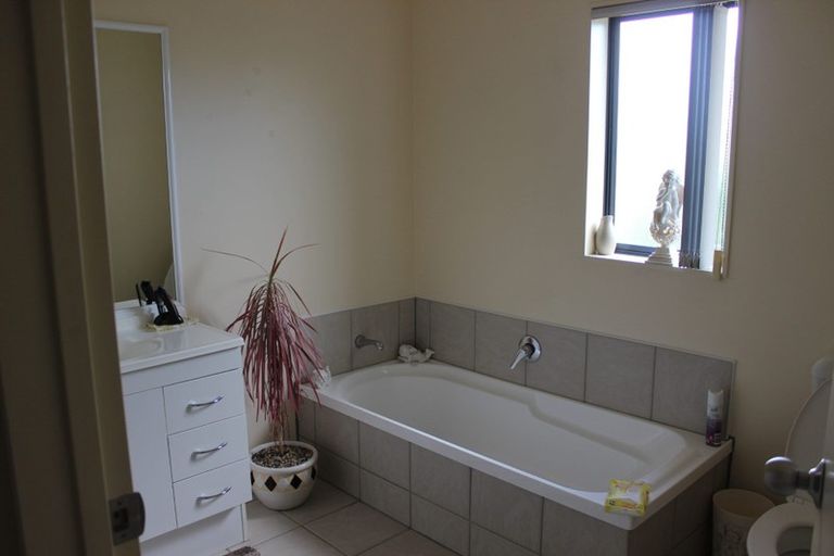 Photo of property in 87 Rathmar Drive, Manurewa, Auckland, 2105