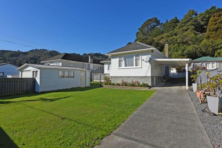 Photo of property in 2 Kereru Grove, Stokes Valley, Lower Hutt, 5019