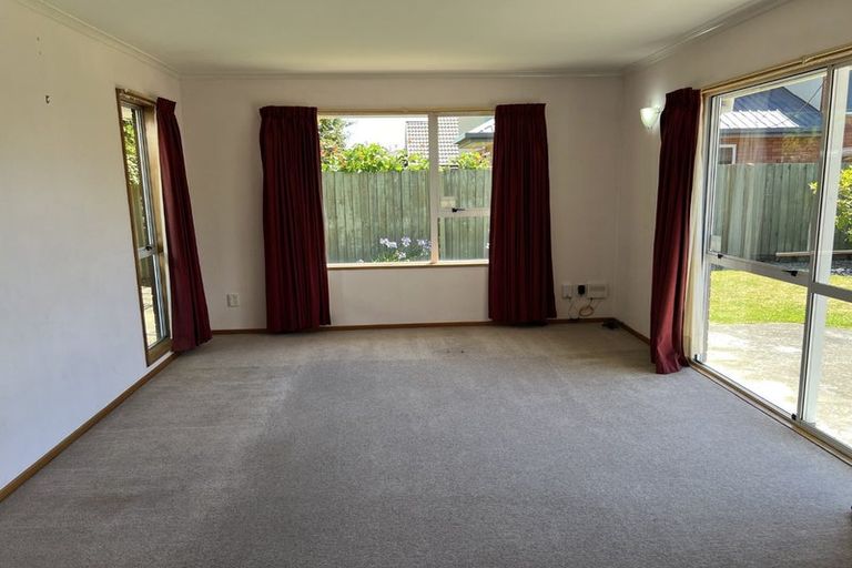 Photo of property in 2/3 Claverley Gardens, Avonhead, Christchurch, 8042
