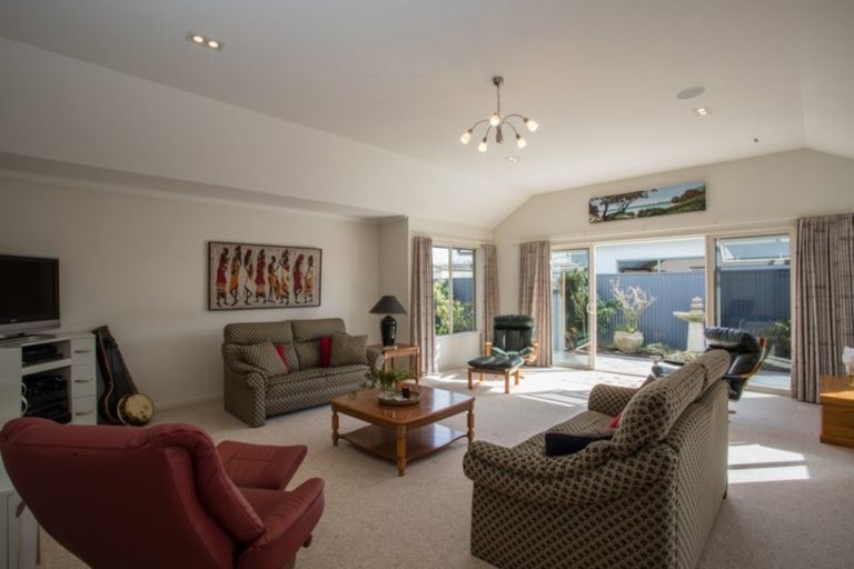 Photo of property in 12 Calder Place, Winton, 9720