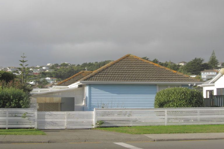 Photo of property in 77 Main Road, Titahi Bay, Porirua, 5022