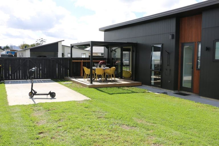 Photo of property in 15 Palm Drive, Whitianga, 3510