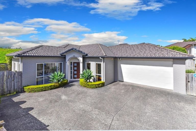 Photo of property in 15 Stamford Crescent, Flat Bush, Auckland, 2019