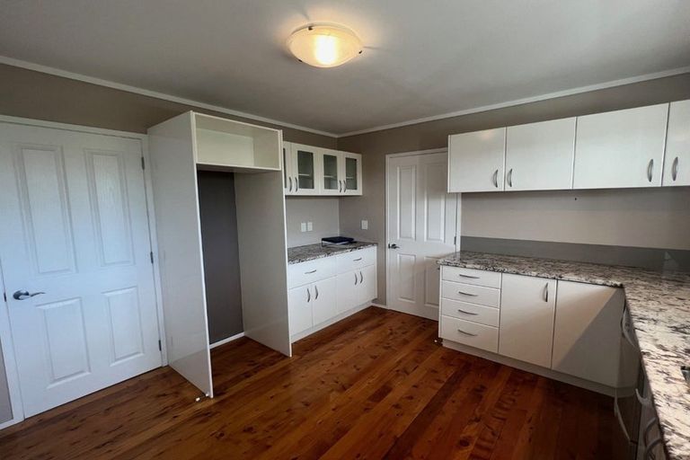 Photo of property in 5 Barton Place, Orewa, 0931