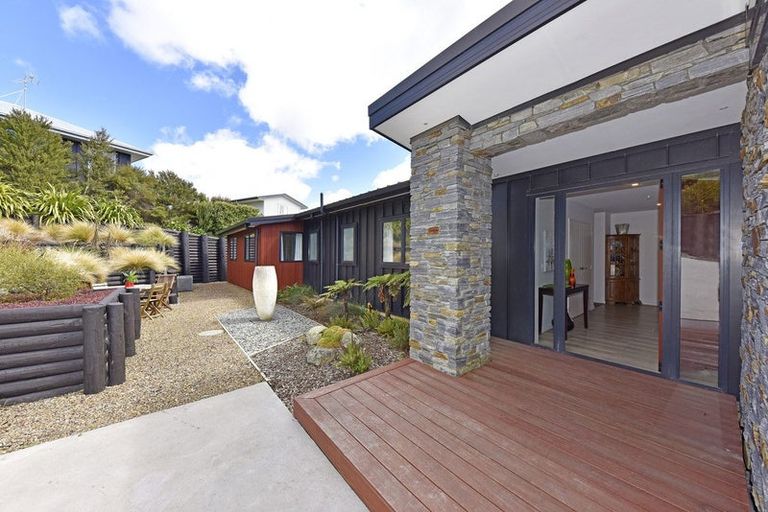 Photo of property in 3 Stoneyridge Close, Mount Pleasant, Christchurch, 8081