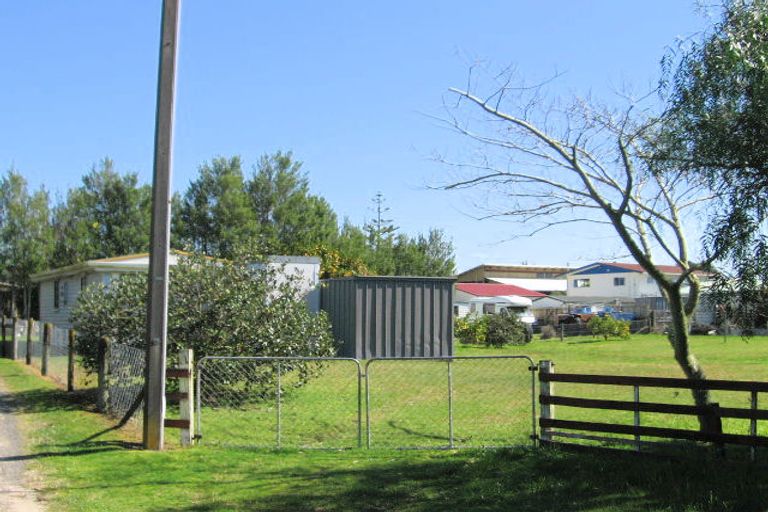 Photo of property in 4 Hicks Place, Cooks Beach, Whitianga, 3591