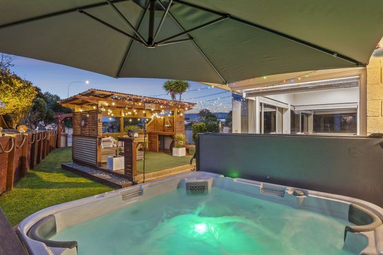 Photo of property in 170 Guildford Drive, Paraparaumu Beach, Paraparaumu, 5032