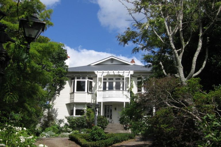 Photo of property in 55 Stanley Point Road, Stanley Point, Auckland, 0624