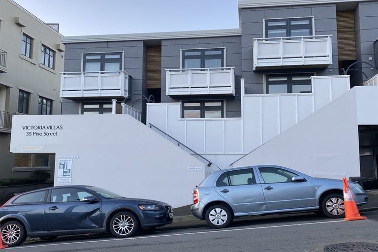 Photo of property in Pirie Street Townhouses, 3/35 Pirie Street, Mount Victoria, Wellington, 6011