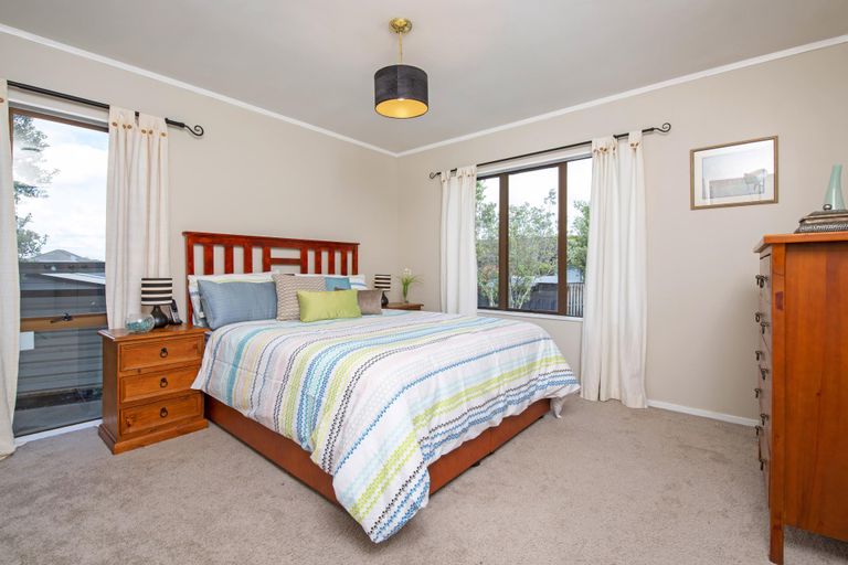 Photo of property in 2/13 De Quincey Terrace, Highland Park, Auckland, 2010