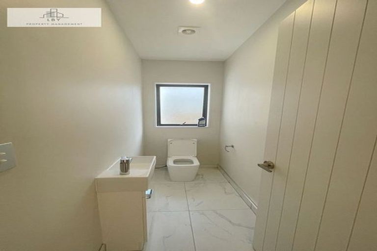 Photo of property in 98 Cardiff Road, Pakuranga, Auckland, 2010