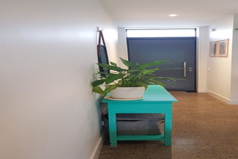 Photo of property in 14 Cochrane Road, Hobsonville, Auckland, 0616