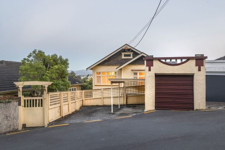 Photo of property in 9 Waiteata Road, Kelburn, Wellington, 6012