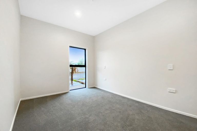 Photo of property in 5 Whakarato Way, Takanini, 2112