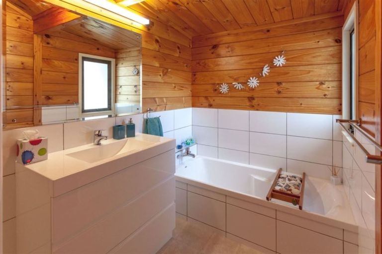 Photo of property in 136 Tirohanga Drive, Whangamata, 3620