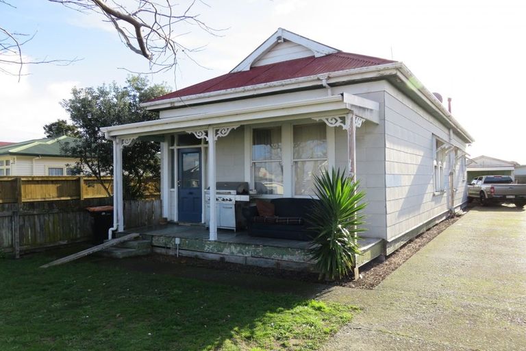Photo of property in 305 Featherston Street, Palmerston North, 4410
