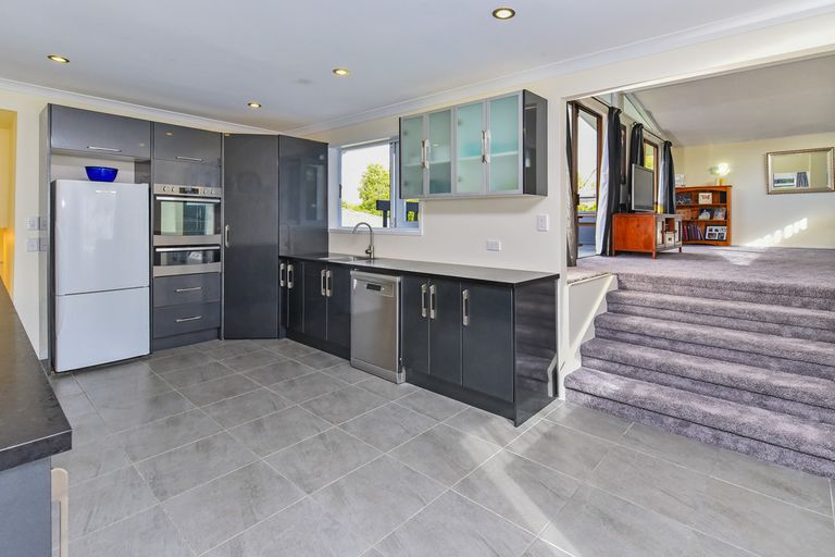 Photo of property in 10 Sunnypark Avenue, Rosehill, Papakura, 2113