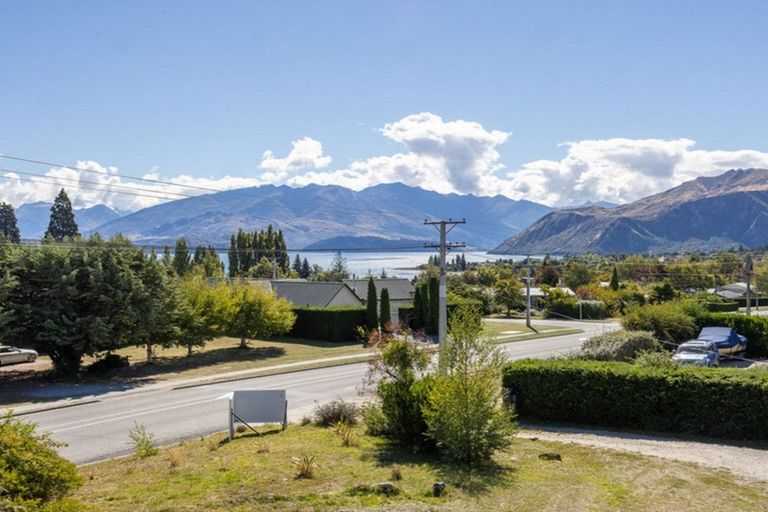 Photo of property in 97 Beacon Point Road, Wanaka, 9305