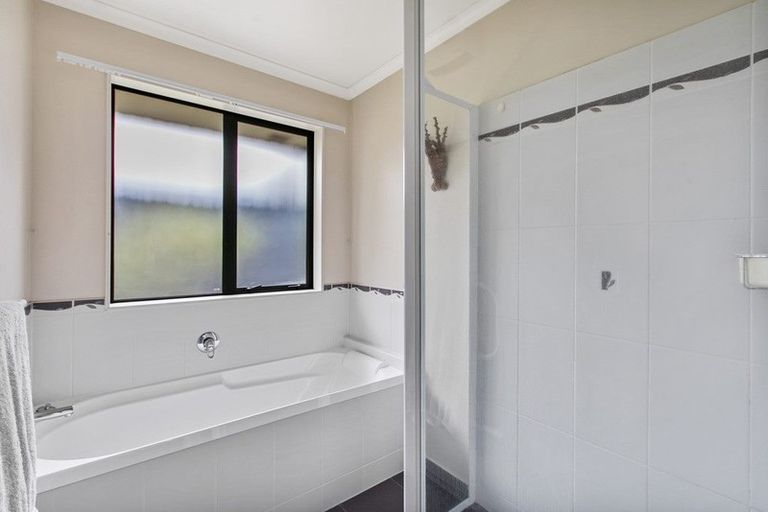 Photo of property in 54 Kittiwake Drive, Schnapper Rock, Auckland, 0632