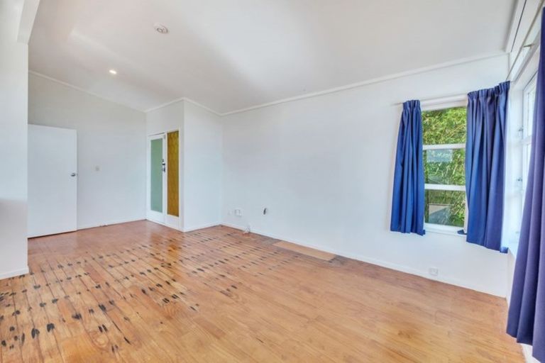 Photo of property in 1/49 Fairclough Road, Beach Haven, Auckland, 0626