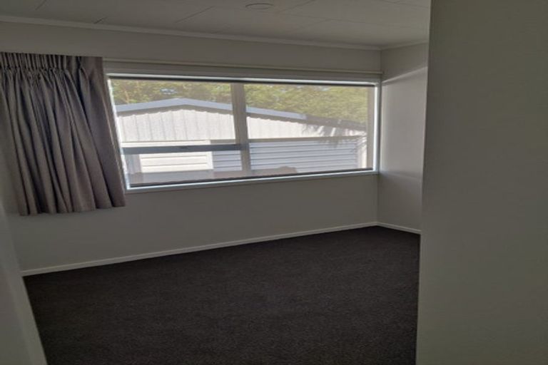 Photo of property in 50 Redlands Grove, Swanson, Auckland, 0612