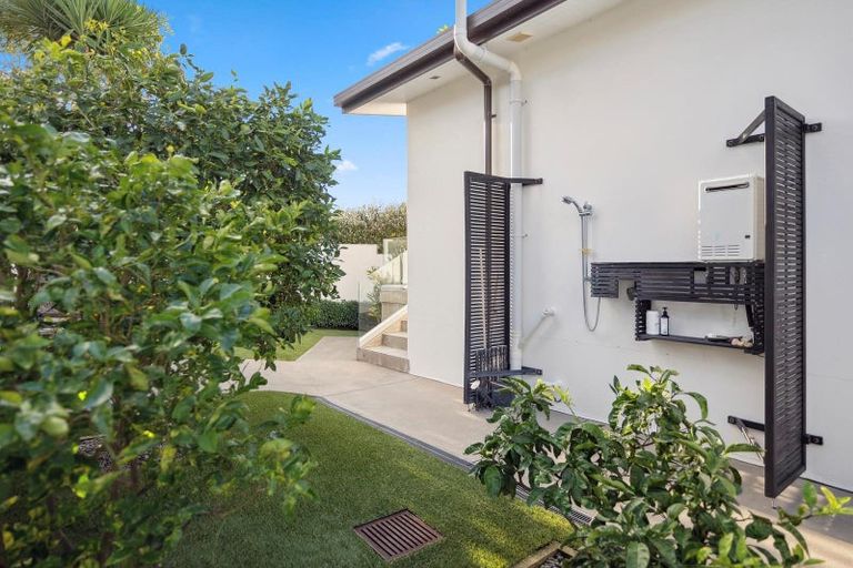 Photo of property in 12a Eastcliffe Road, Castor Bay, Auckland, 0620