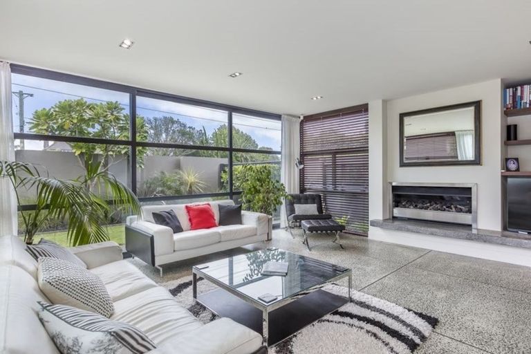 Photo of property in 4a Norwood Road, Bayswater, Auckland, 0622