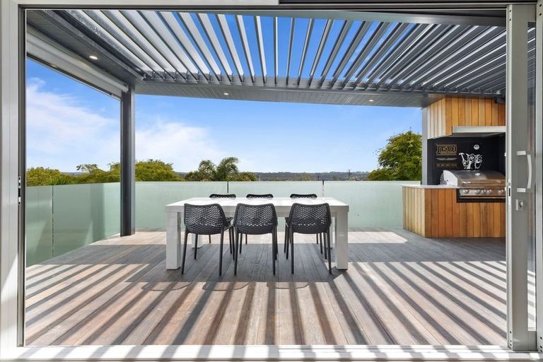 Photo of property in 101a Rangatira Road, Beach Haven, Auckland, 0626