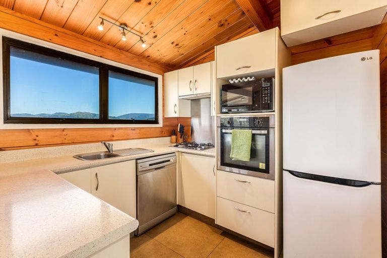 Photo of property in 25 James Cook Drive, Whitby, Porirua, 5024