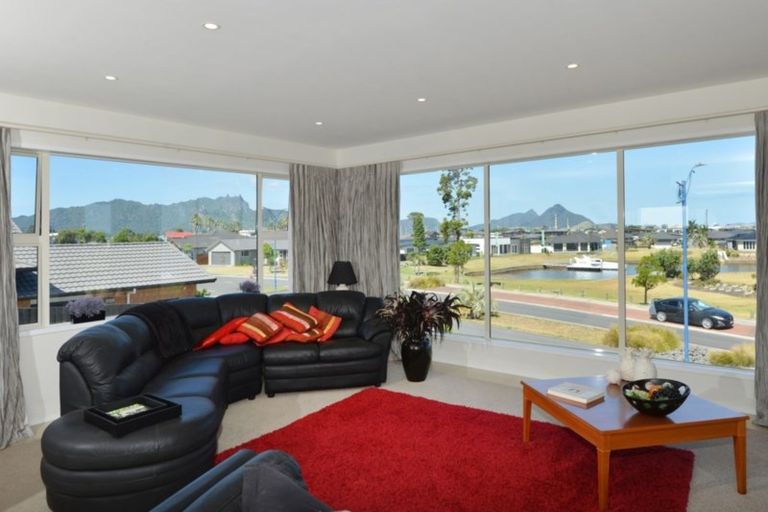 Photo of property in 28 Stace Hopper Drive, One Tree Point, 0118