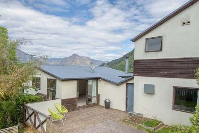 Photo of property in 9a Dart Place, Fernhill, Queenstown, 9300