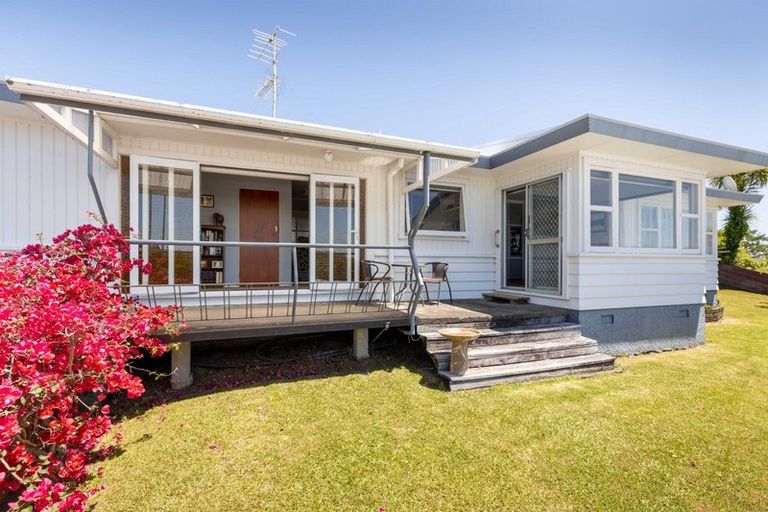 Photo of property in 52 Queens Road, Glen Avon, New Plymouth, 4312