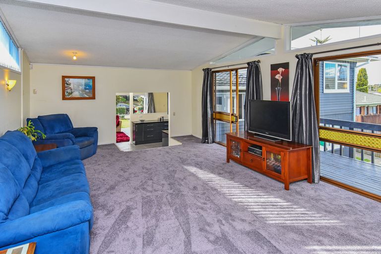 Photo of property in 10 Sunnypark Avenue, Rosehill, Papakura, 2113