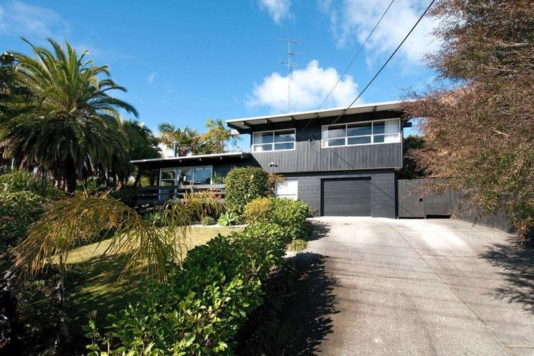 Photo of property in 74 Peach Road, Glenfield, Auckland, 0629