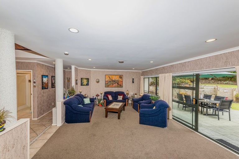 Photo of property in 15 Hogarth Rise, West Harbour, Auckland, 0618