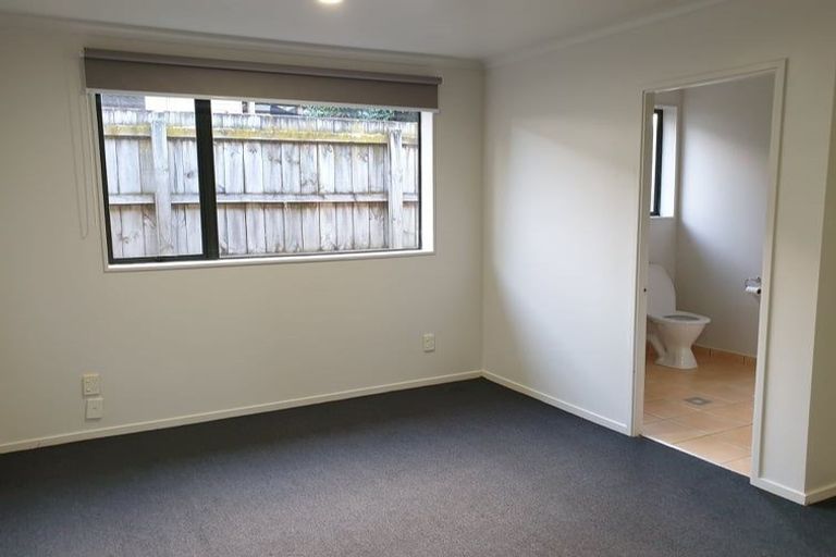 Photo of property in 10 Piriti Place, Weymouth, Auckland, 2103