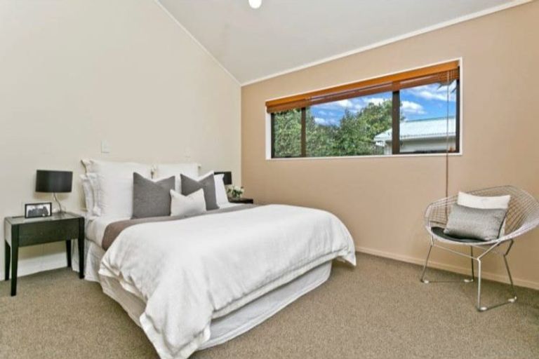 Photo of property in 1/15 Aorangi Place, Birkenhead, Auckland, 0626