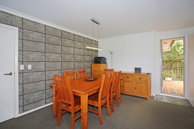 Photo of property in 8 Breaker Grove, Waiuku, 2123