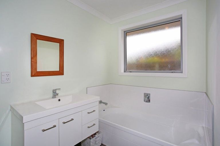 Photo of property in 8 Breaker Grove, Waiuku, 2123