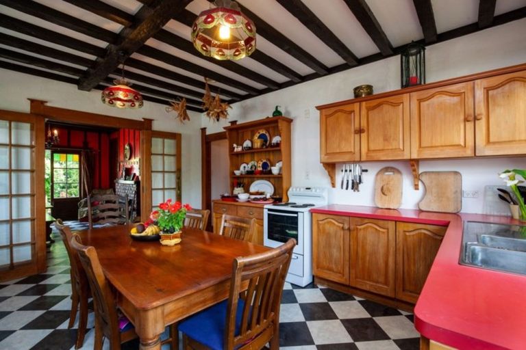 Photo of property in 33 Fitzroy Road, Fitzroy, New Plymouth, 4312