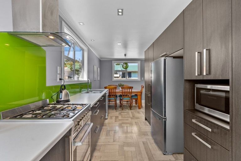 Photo of property in 9 Regent Place, Blagdon, New Plymouth, 4310