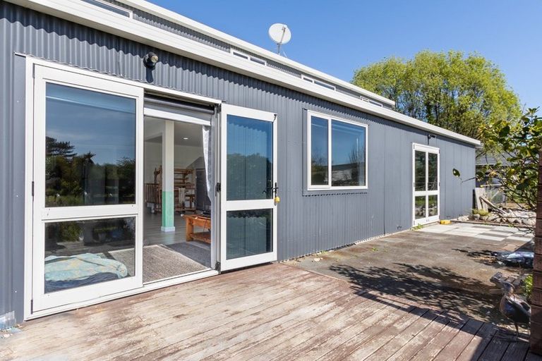 Photo of property in 899 State Highway 1, Te Horo, Otaki, 5581