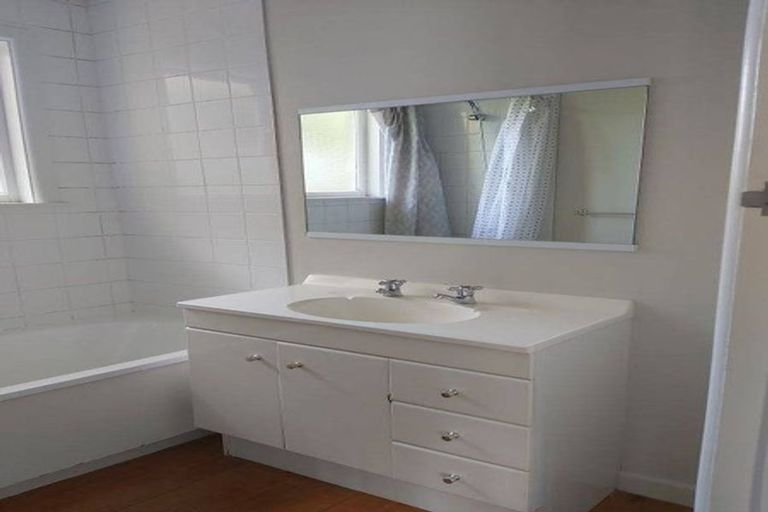 Photo of property in 1/5 Newbridge Place, Ilam, Christchurch, 8041