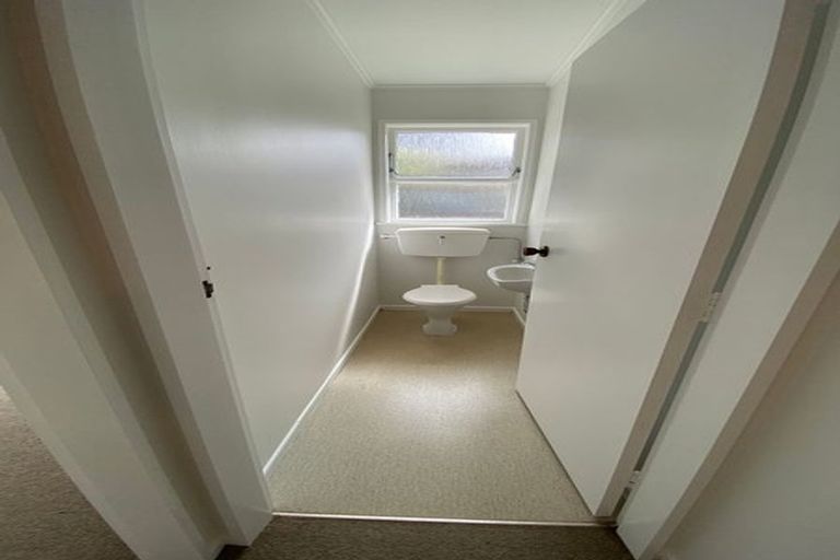 Photo of property in 1 Flint Way, Northland, Wellington, 6012