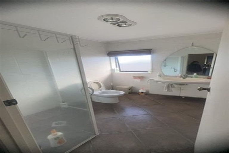 Photo of property in 2/11 Takutai Avenue, Bucklands Beach, Auckland, 2012