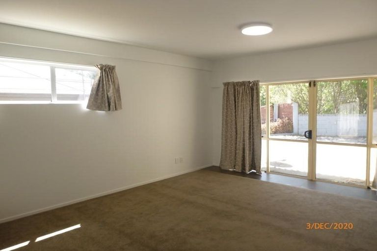Photo of property in 1/25 Brunton Place, Glenfield, Auckland, 0629